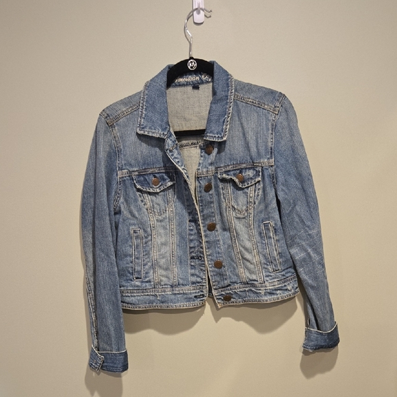 American Eagle Outfitters Jackets & Blazers - American Eagle Cropped Jean Jacket, Light Wash Distressed, Large